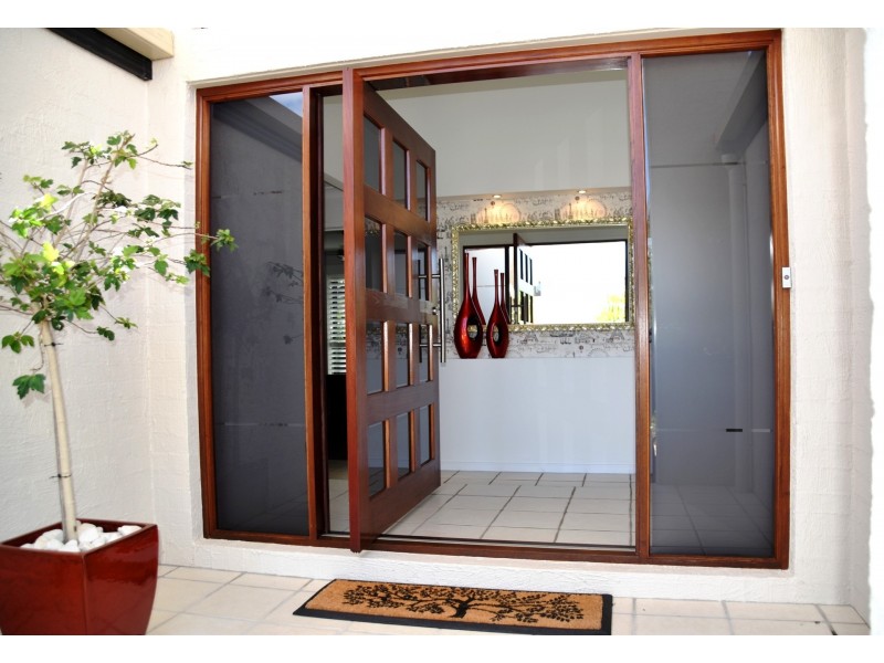 6 Staysail Place, Twin Waters QLD 4564