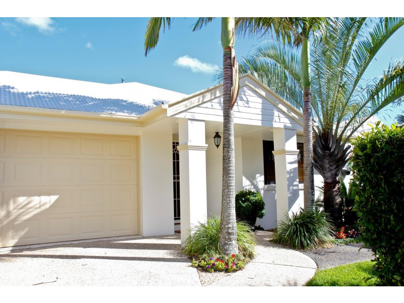 13 Baker Finch Place, Twin Waters QLD 4564