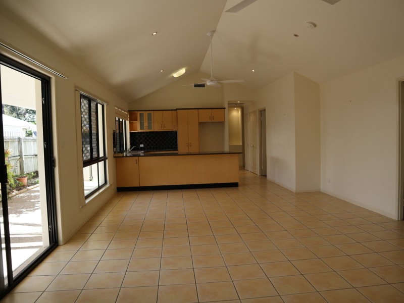 13 Baker Finch Place, Twin Waters QLD 4564