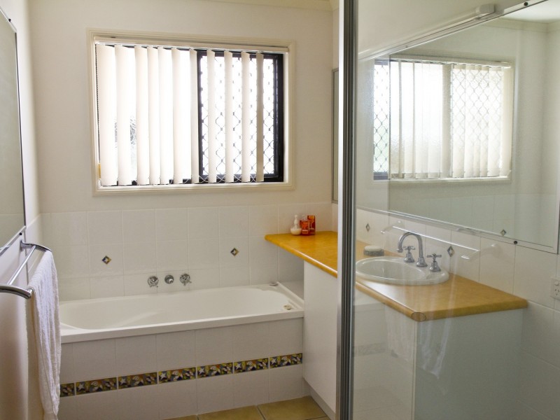 13 Baker Finch Place, Twin Waters QLD 4564