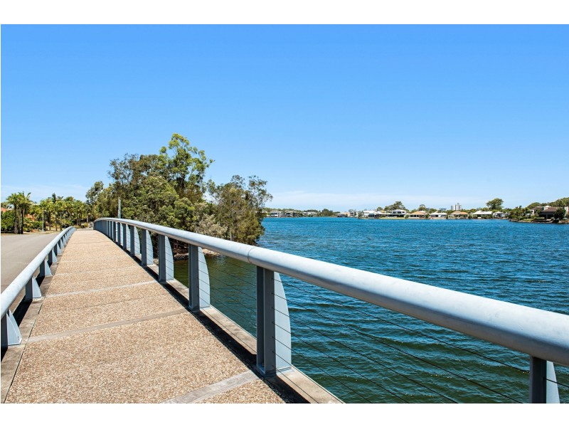 13 Baker Finch Place, Twin Waters QLD 4564
