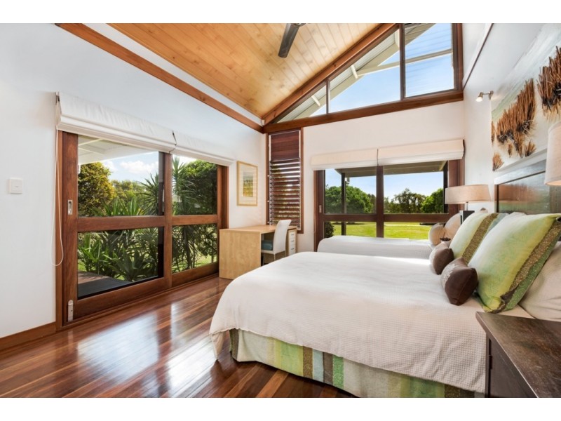 16 North Beach Place, Mudjimba QLD 4564