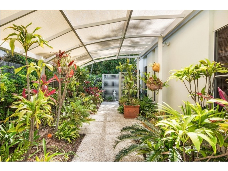 2 Prestwick Drive, Twin Waters QLD 4564