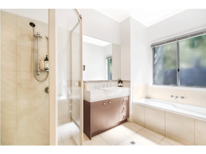 2 Prestwick Drive, Twin Waters QLD 4564