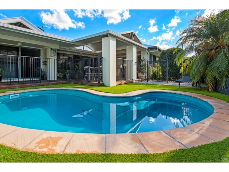 6 Fantail Place, Twin Waters QLD 4564