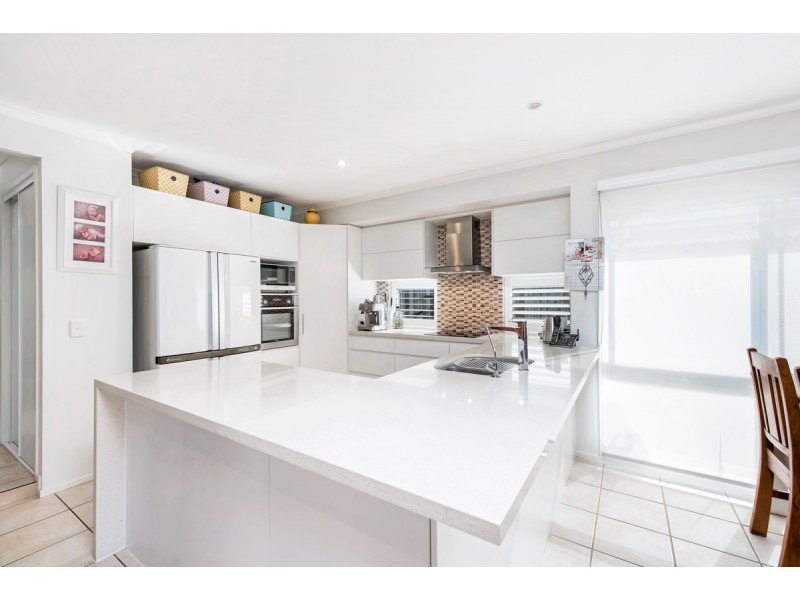 6 Fantail Place, Twin Waters QLD 4564