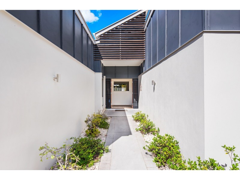 4 Carnoustie Court, Twin Waters QLD 4564