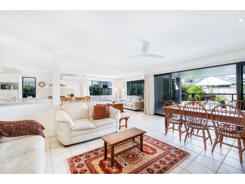 4 Carnoustie Court, Twin Waters QLD 4564