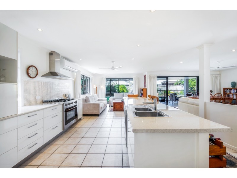 4 Carnoustie Court, Twin Waters QLD 4564