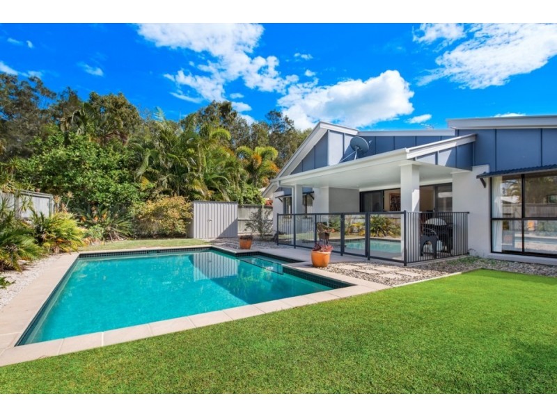 4 Carnoustie Court, Twin Waters QLD 4564
