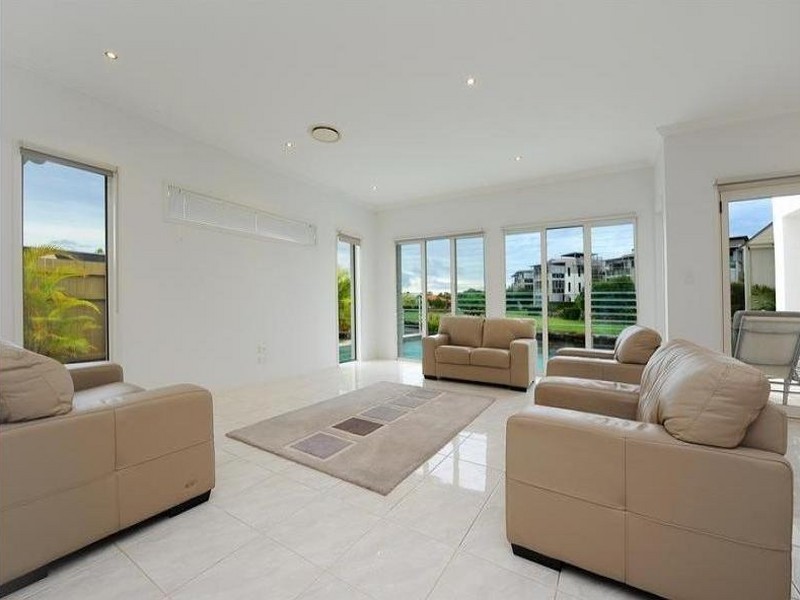 2 Waterfront Court, Twin Waters QLD 4564