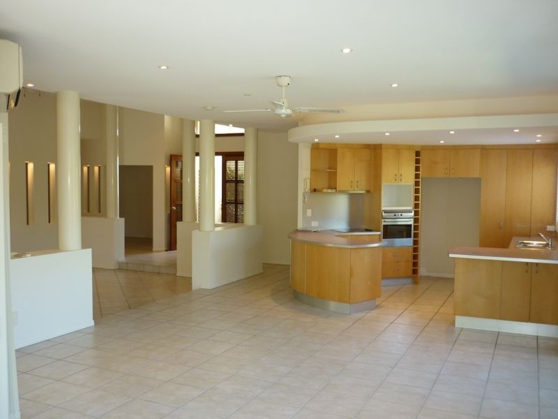 1 Staysail Place, Twin Waters QLD 4564