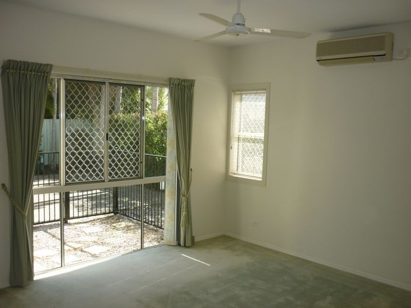 1 Staysail Place, Twin Waters QLD 4564
