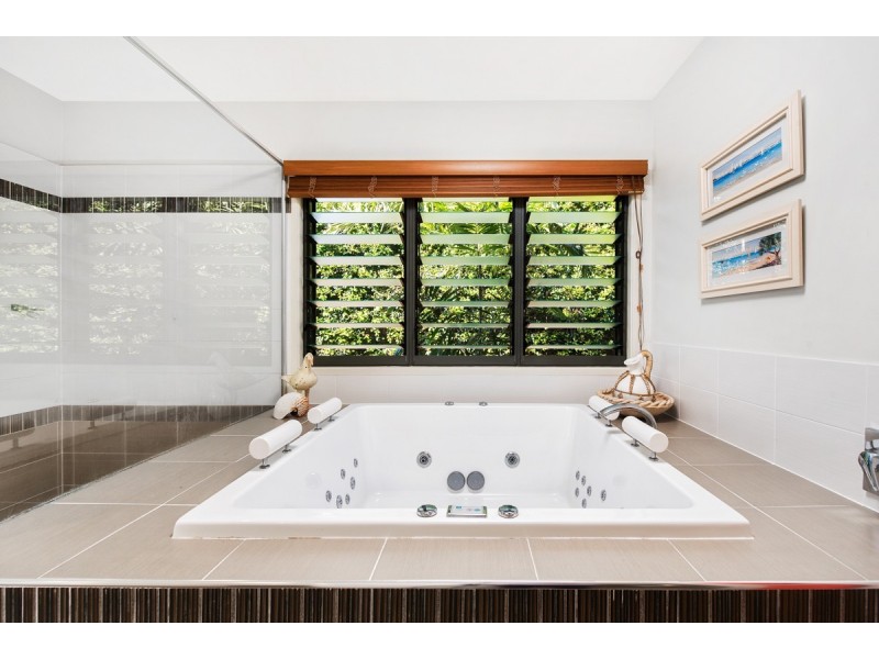 29 North Beach Place, Mudjimba QLD 4564