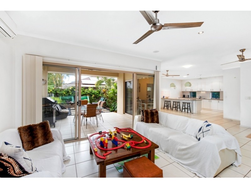 7 Oyster Court, Twin Waters QLD 4564