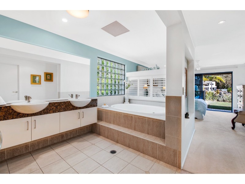 16 Karinya Place, Twin Waters QLD 4564