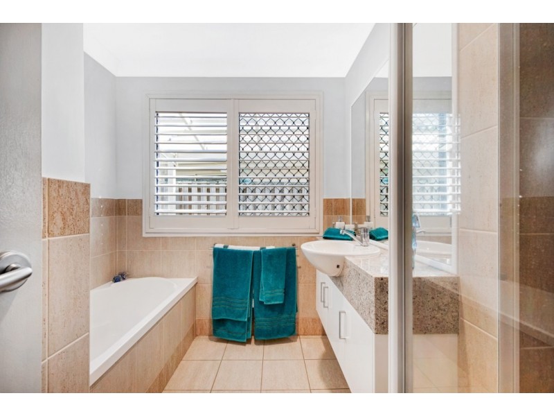 16 Karinya Place, Twin Waters QLD 4564