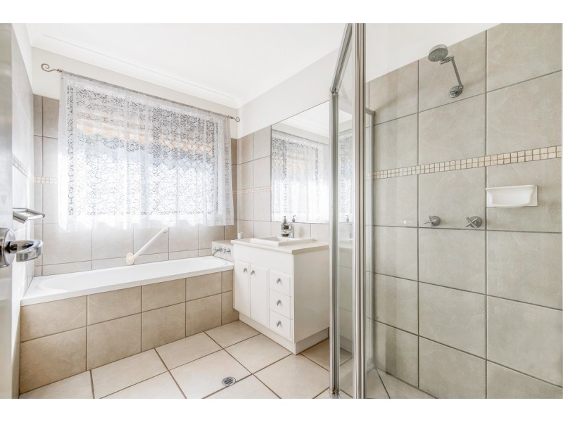 4 Parsons Bank Drive, Twin Waters QLD 4564