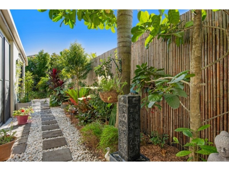 4 Parsons Bank Drive, Twin Waters QLD 4564