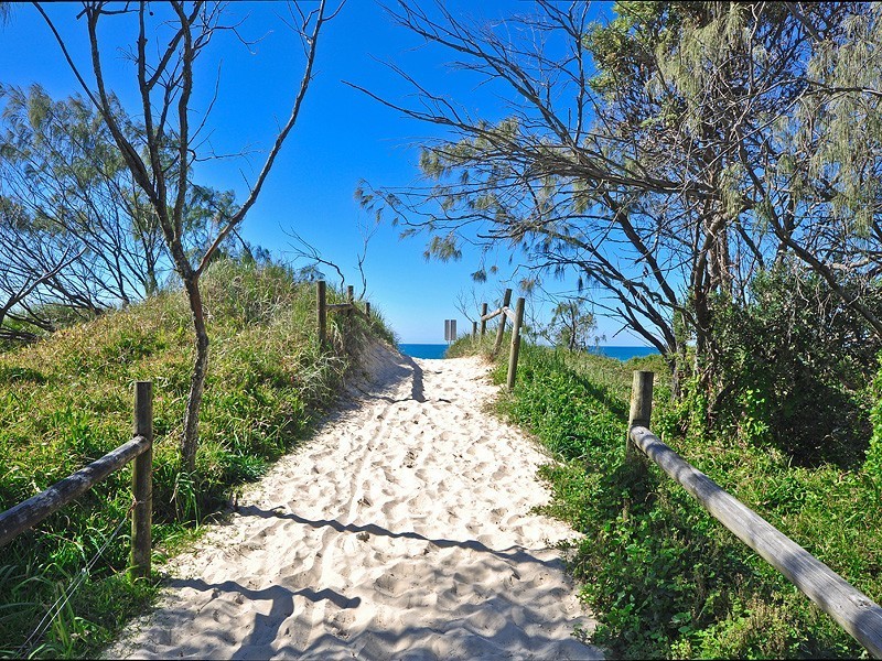 7 North Beach Place, Mudjimba QLD 4564