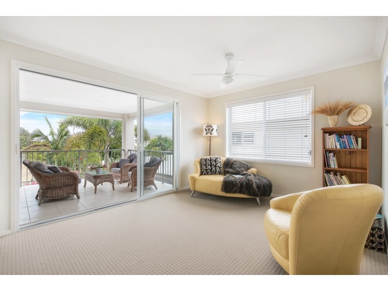 4 Sand Lane, Twin Waters QLD 4564