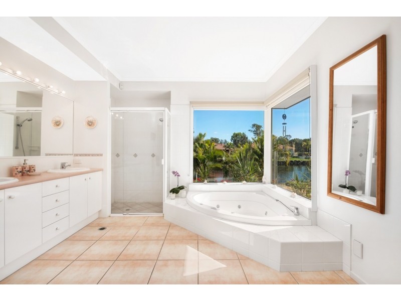11 Glenwood Place, Twin Waters QLD 4564
