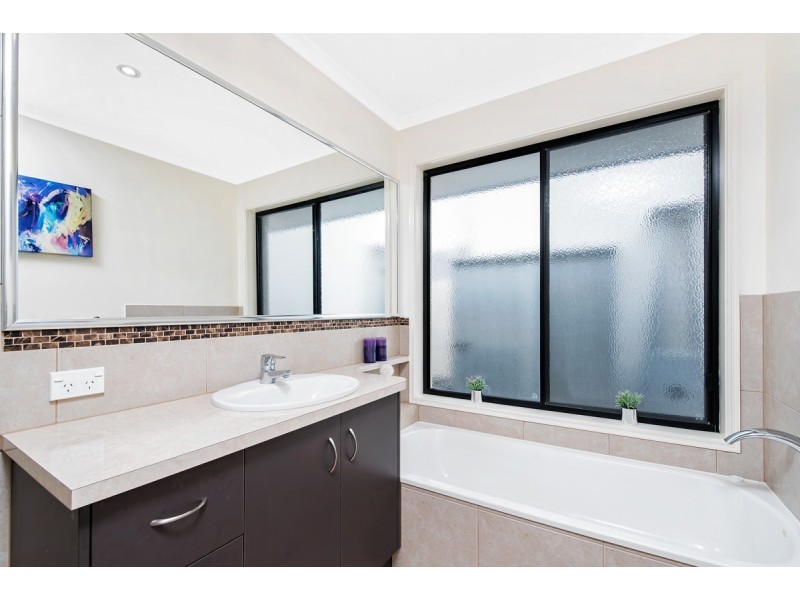 4 Undanbi Lane, Twin Waters QLD 4564