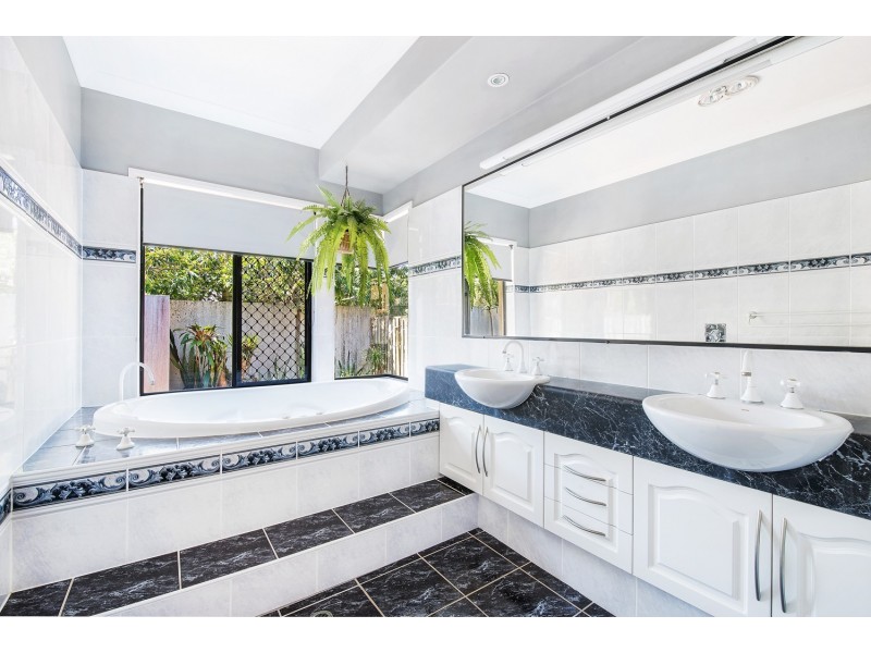 4 Portmarnock Court, Twin Waters QLD 4564