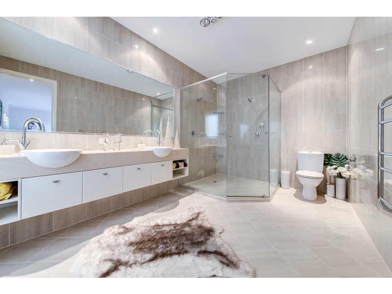1 Toombra Lane, Twin Waters QLD 4564
