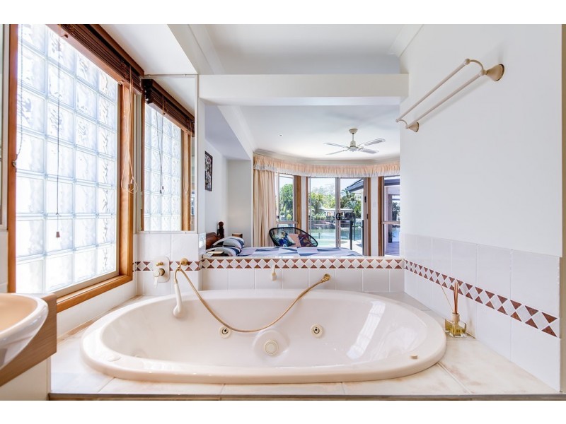 9 Mariner Place, Twin Waters QLD 4564