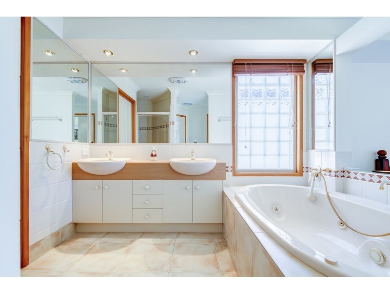 9 Mariner Place, Twin Waters QLD 4564