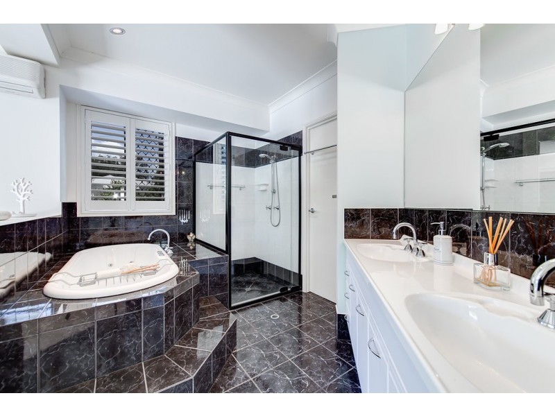 13 Pampling Place, Twin Waters QLD 4564