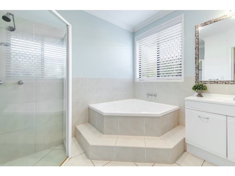 13 Pampling Place, Twin Waters QLD 4564