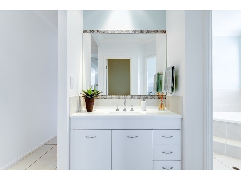 13 Pampling Place, Twin Waters QLD 4564