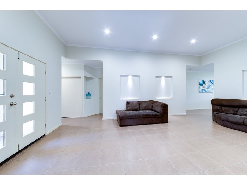 9 Anchorage Circuit, Twin Waters QLD 4564