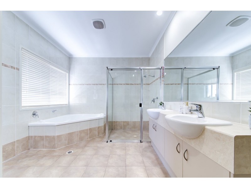 9 Anchorage Circuit, Twin Waters QLD 4564