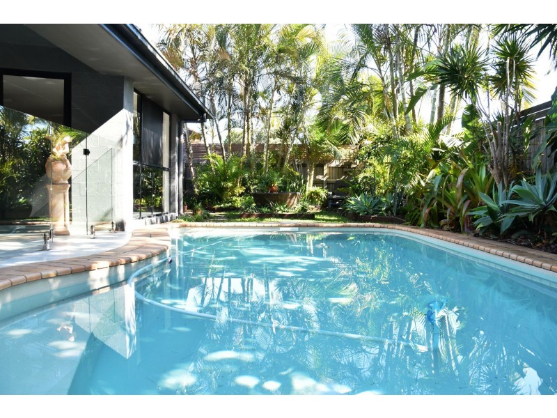 10 Barcoola Place, Twin Waters QLD 4564