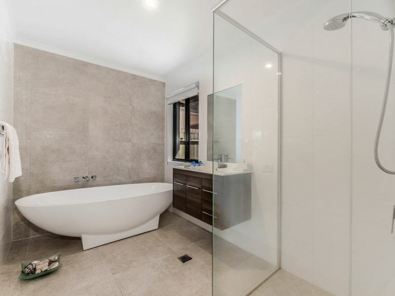 10 Barcoola Place, Twin Waters QLD 4564