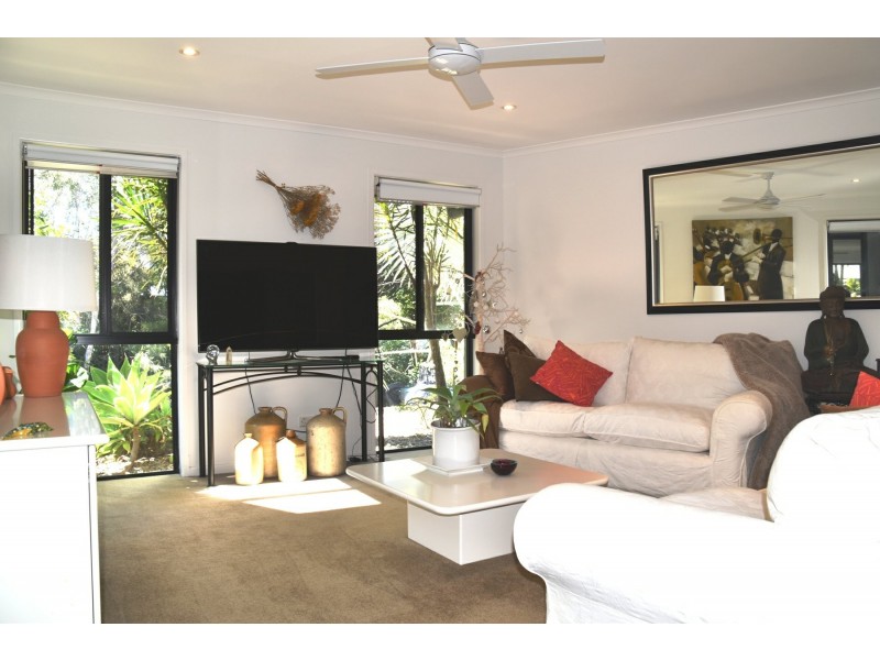 10 Barcoola Place, Twin Waters QLD 4564