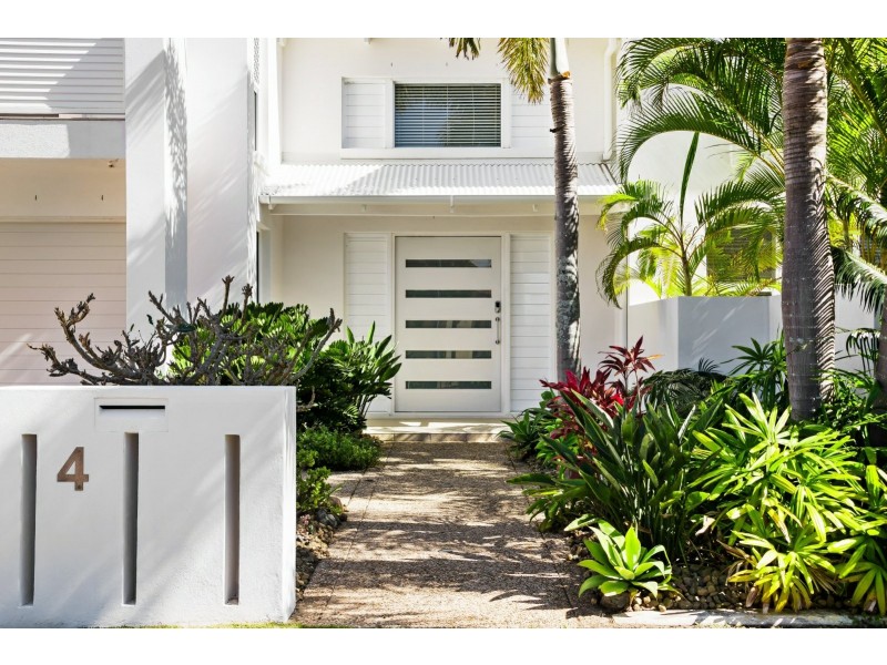 4 River Edge Court, Twin Waters QLD 4564