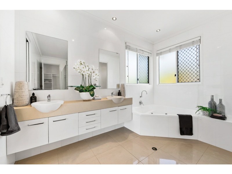 4 River Edge Court, Twin Waters QLD 4564