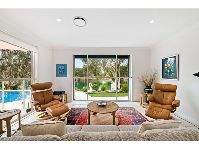 17 Glenwood Place, Twin Waters QLD 4564