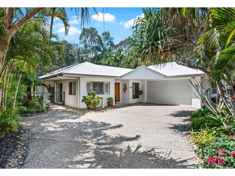 8 Carnoustie Court, Twin Waters QLD 4564