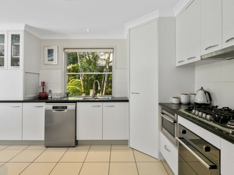 8 Carnoustie Court, Twin Waters QLD 4564