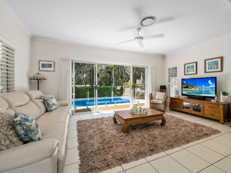 8 Carnoustie Court, Twin Waters QLD 4564