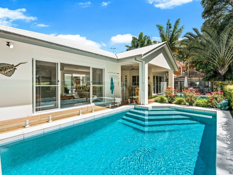 8 Carnoustie Court, Twin Waters QLD 4564