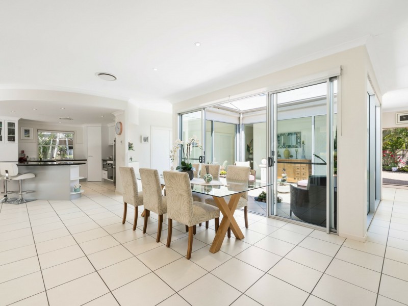 8 Carnoustie Court, Twin Waters QLD 4564