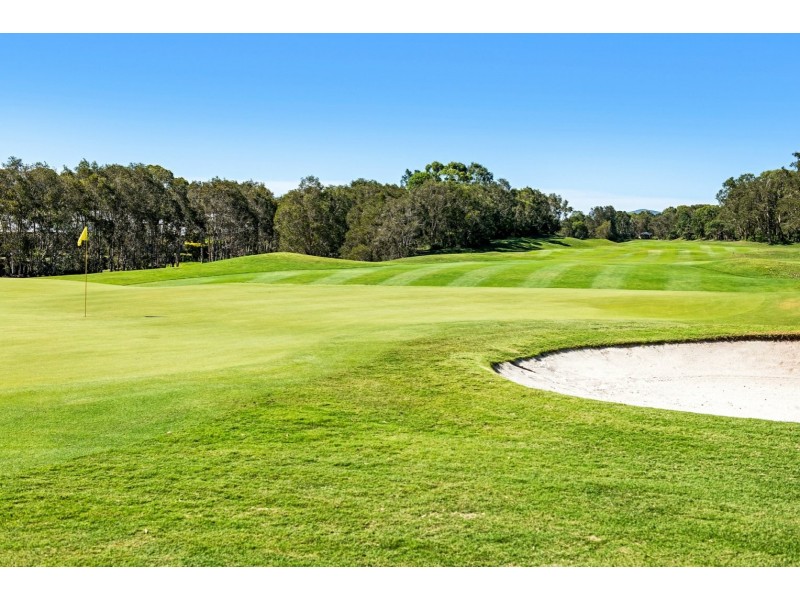 8 Carnoustie Court, Twin Waters QLD 4564