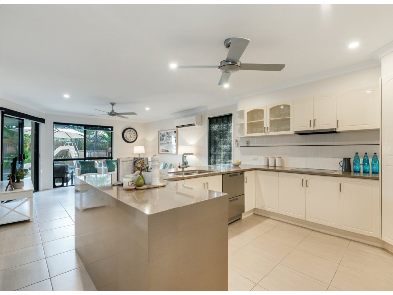 2 Skipper Place, Twin Waters QLD 4564