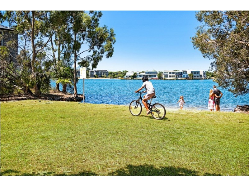 10 Tralee Place, Twin Waters QLD 4564